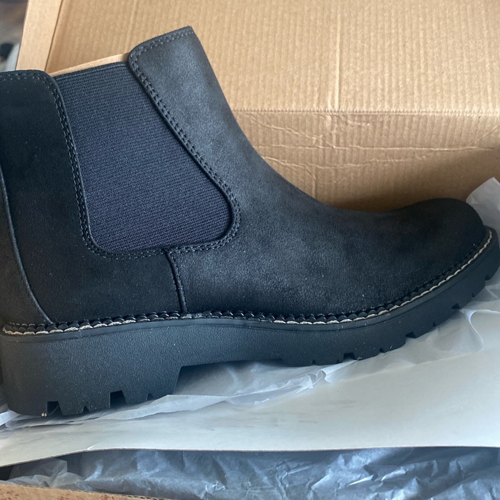 Sofft brand suede women’s booties - NWT
